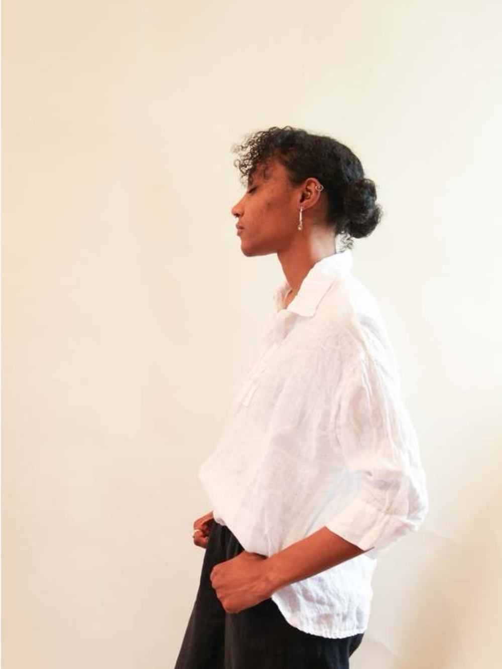 CP Shades Gigi White Linen V-Neck Women's Top - Picture 2 of 8